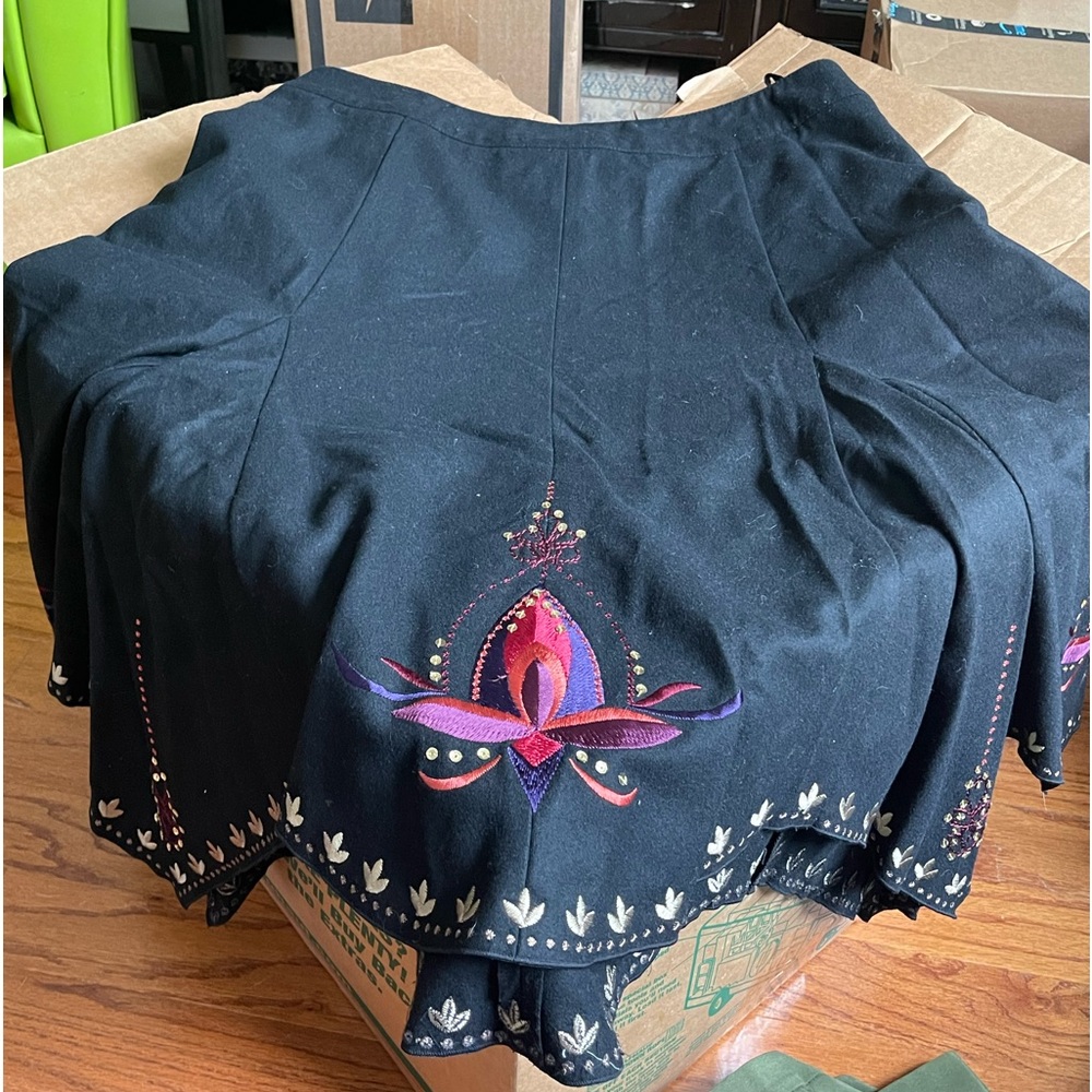 Full embroidered skirt